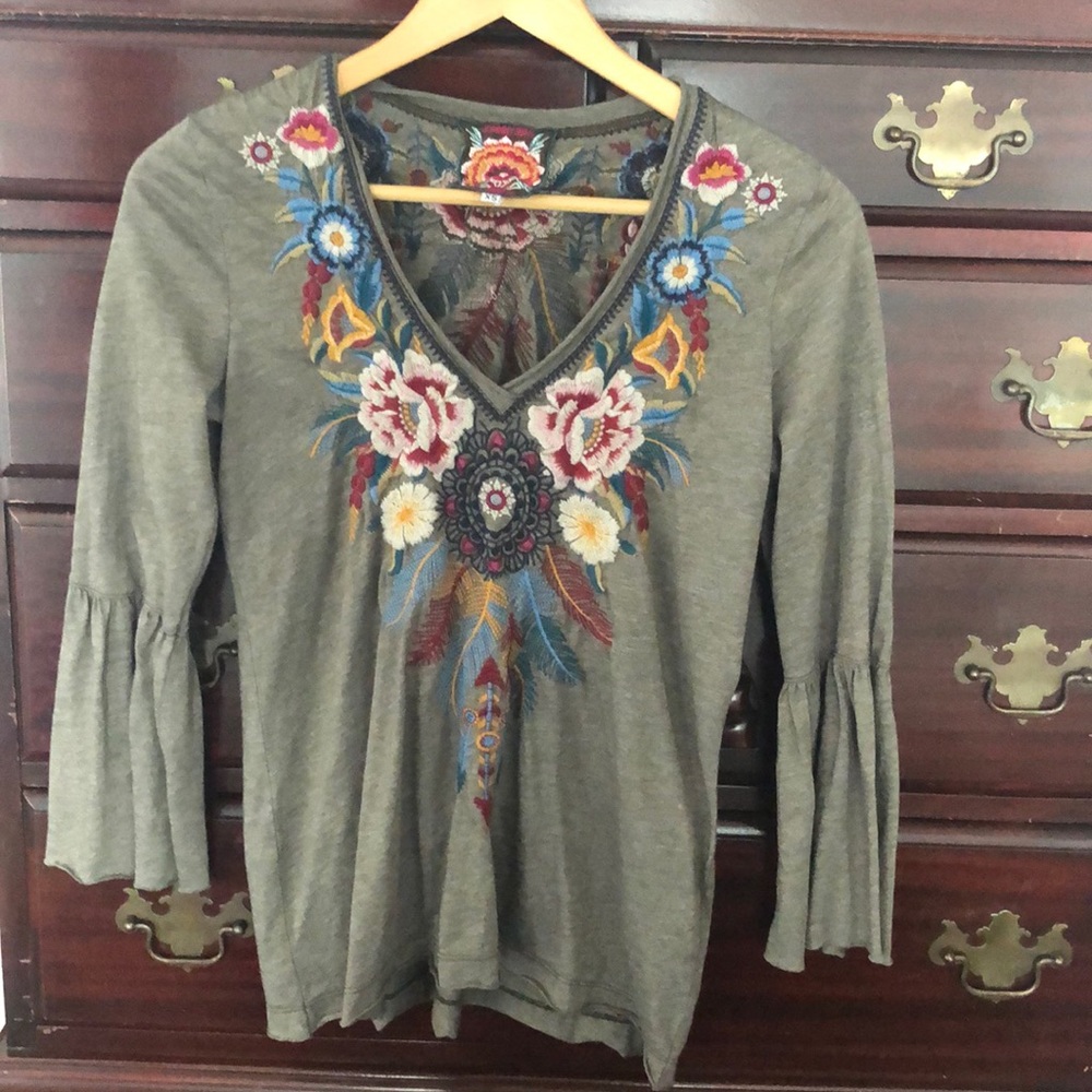 Johnny Was JWLA bell sleeve tee